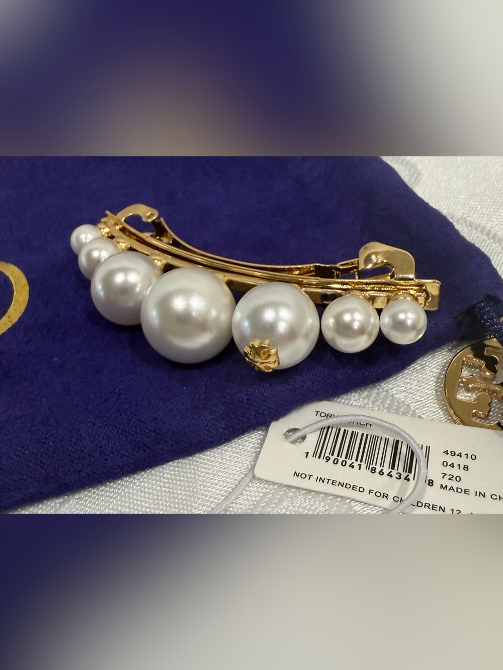 Tory Burch Gold Hair Clip. White Pearls with Gold Emblem . New - Picture 4 of 6